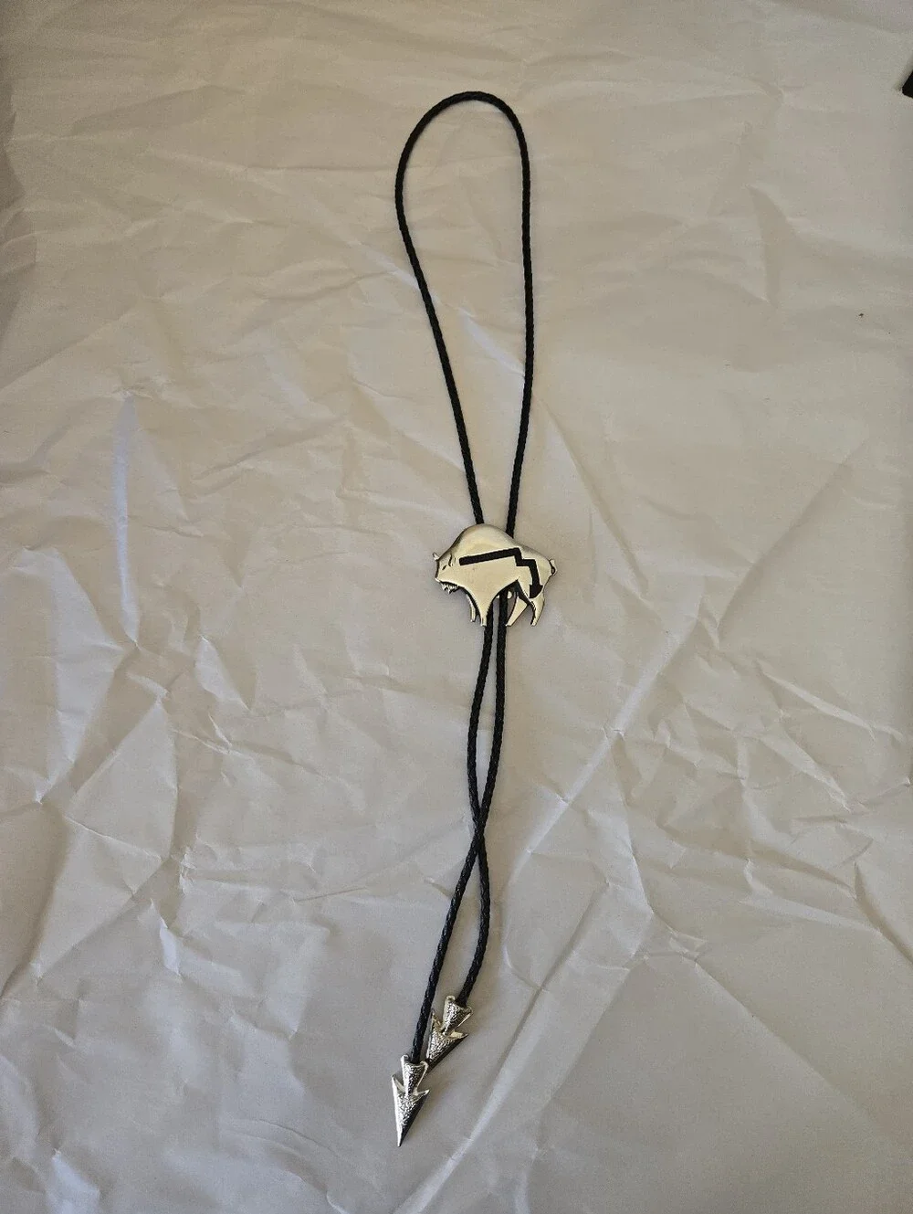 Bolo Tie Silver Tone Bull Black Arrow Cut Out Arrows As Bottom Anchor Western